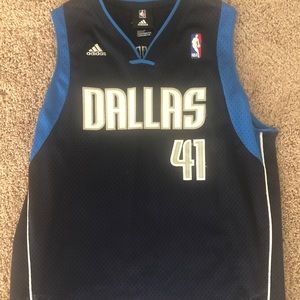 Authentic Dirk Nowitzki youth extra large jersey